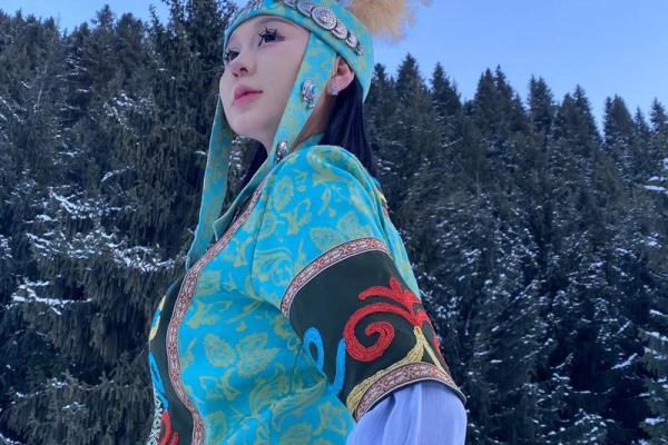柯尔克孜族服饰：传承与创新的文化交融
